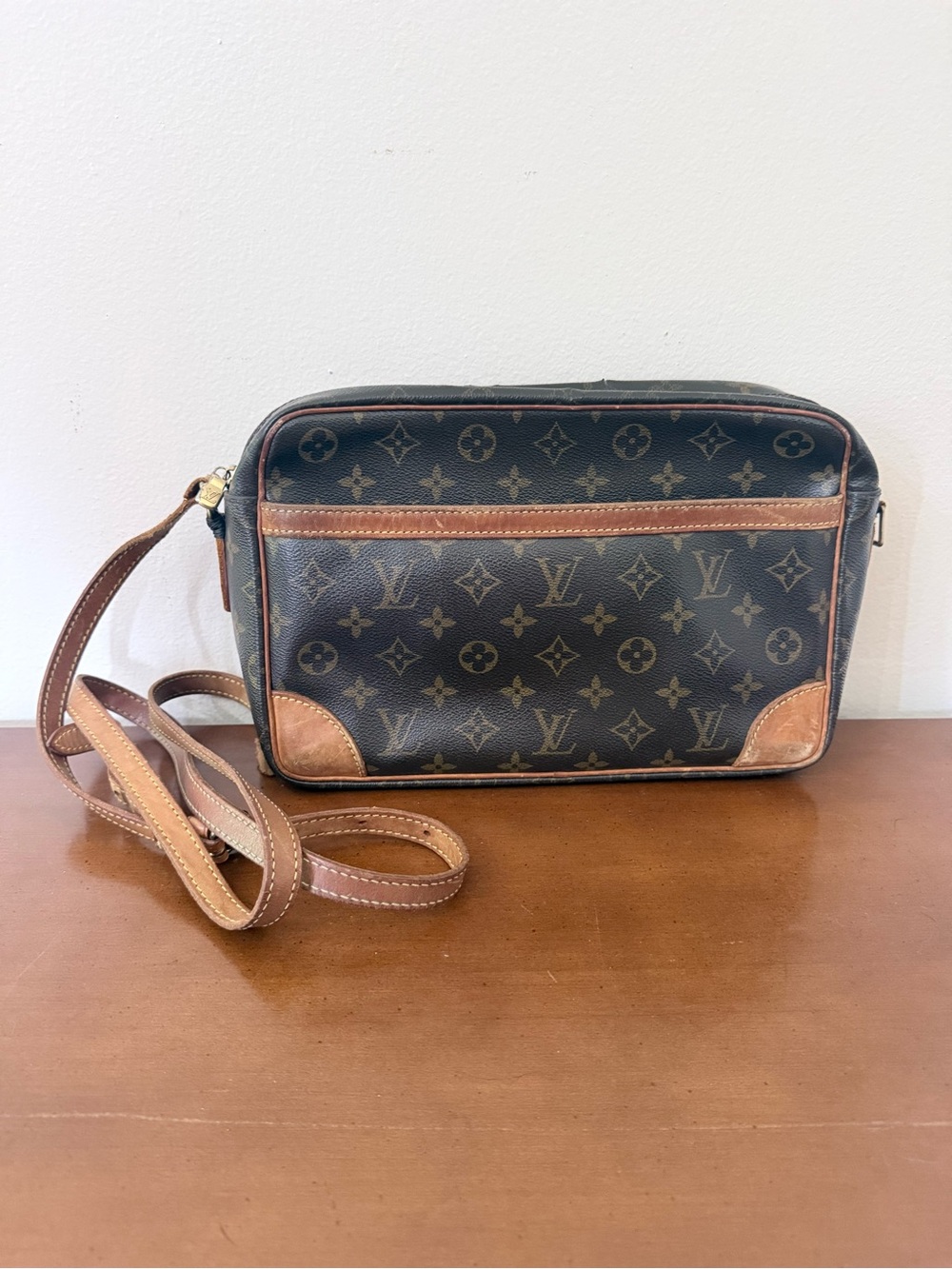 Vintage Authentic Louis Vuitton Monogram Trocadero 23 Canvas Leather Shoulder